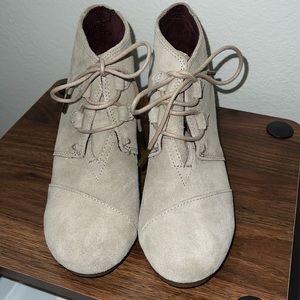 Tom’s wedge ankle bootie in tan. Size 8M in women’s